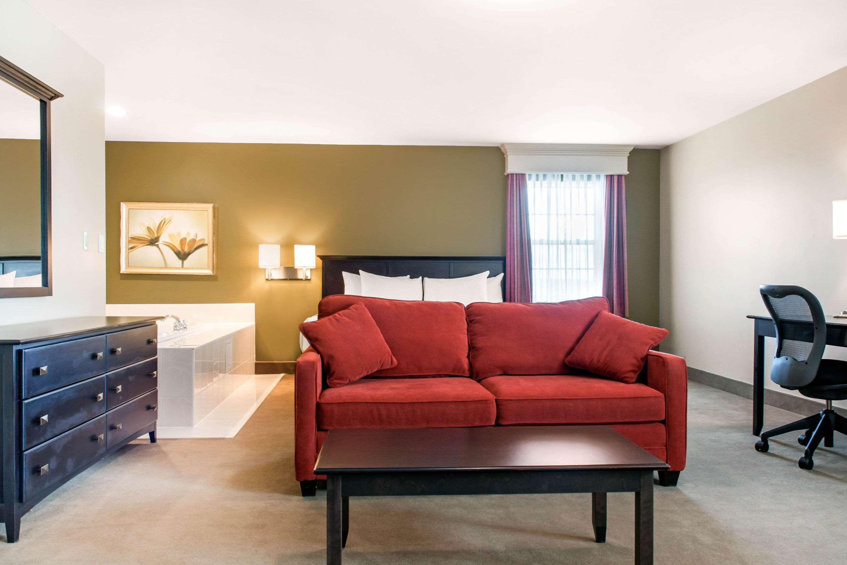 Quality Inn & Suites Quispamsis Rothesay Екстериор снимка
