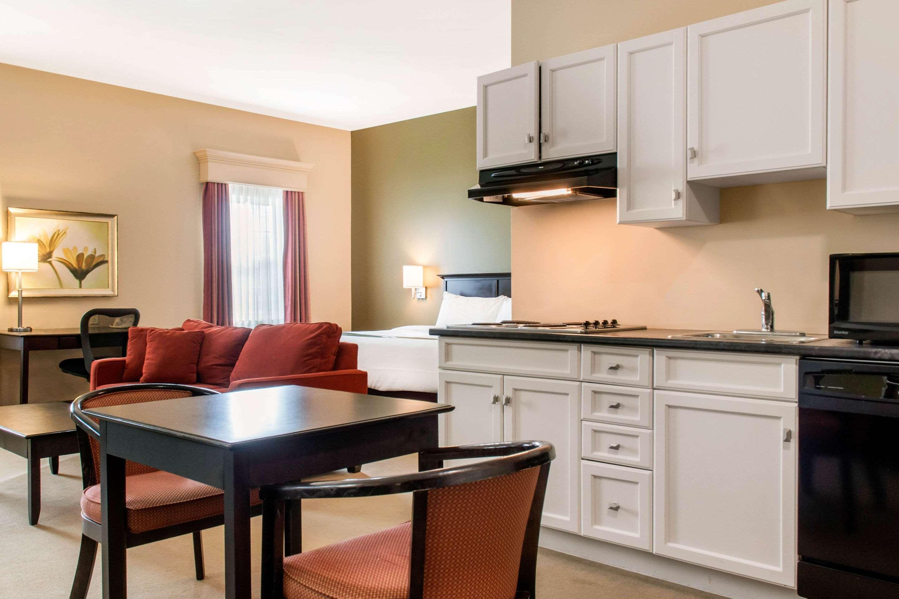 Quality Inn & Suites Quispamsis Rothesay Екстериор снимка