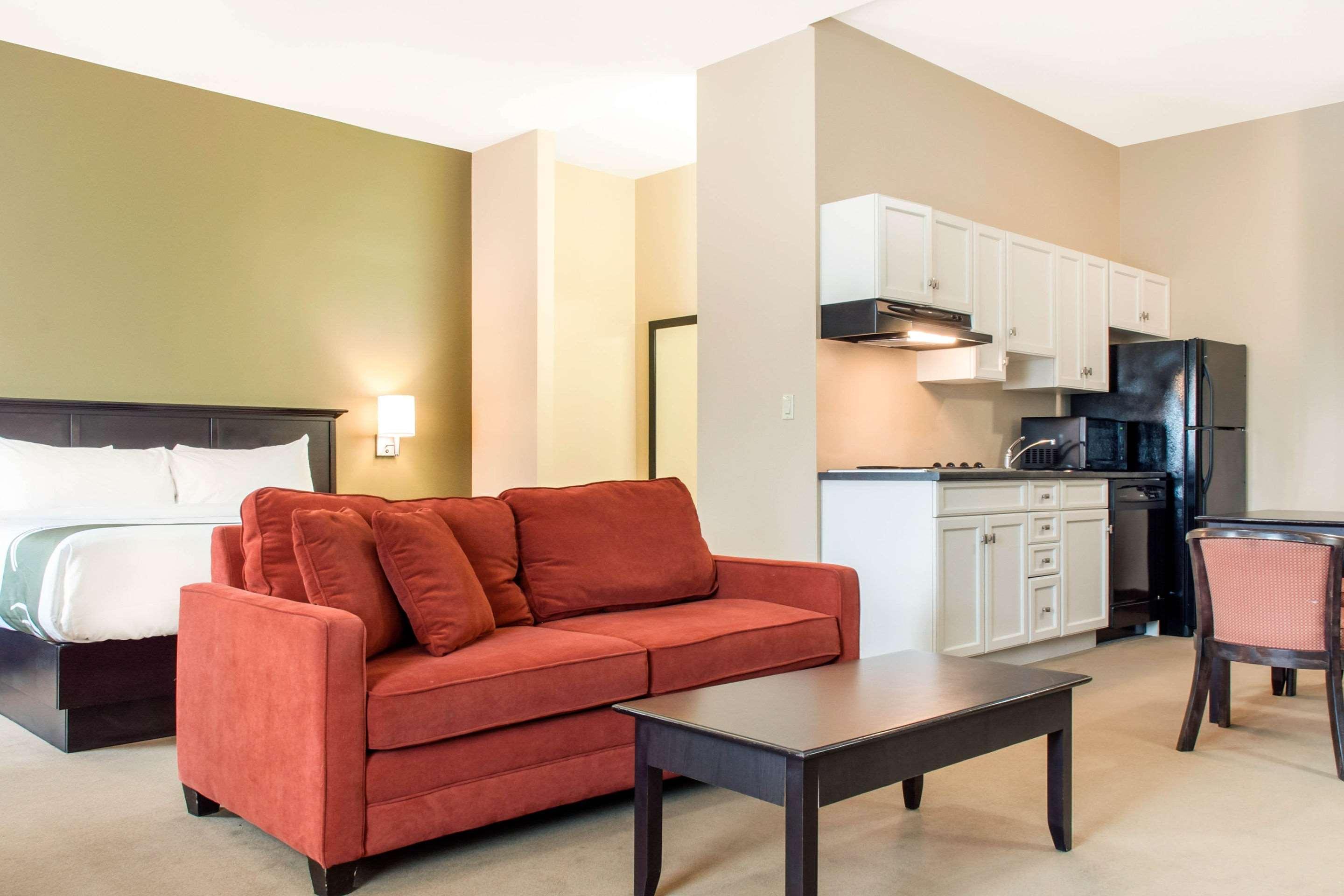 Quality Inn & Suites Quispamsis Rothesay Екстериор снимка