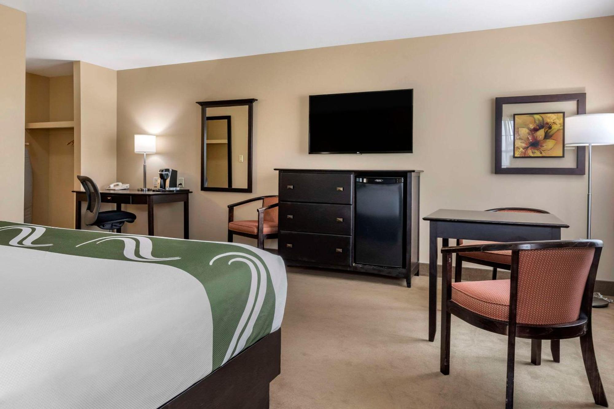 Quality Inn & Suites Quispamsis Rothesay Екстериор снимка