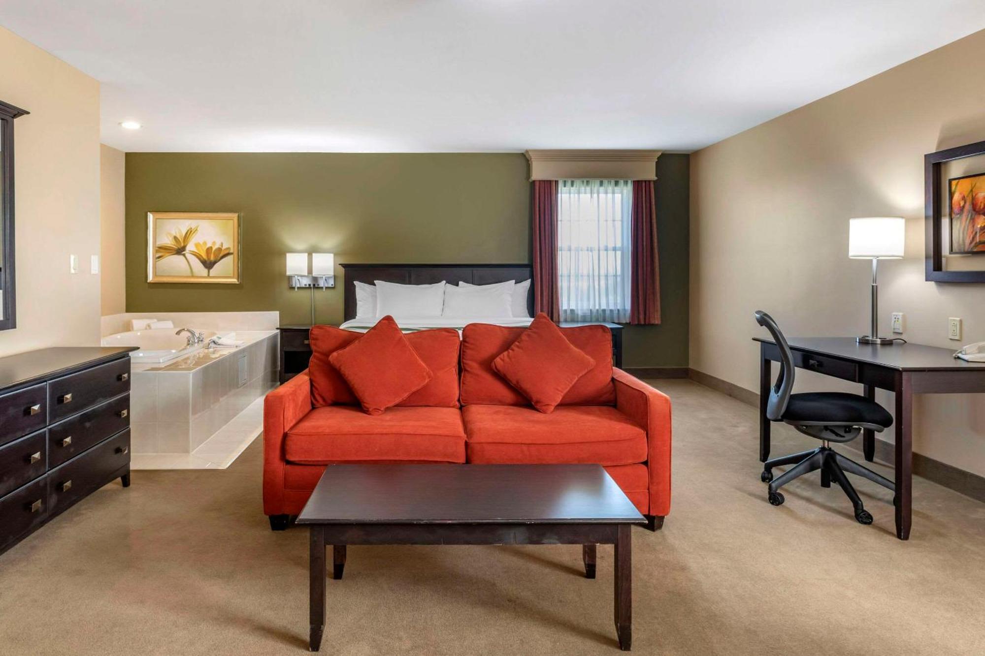 Quality Inn & Suites Quispamsis Rothesay Екстериор снимка