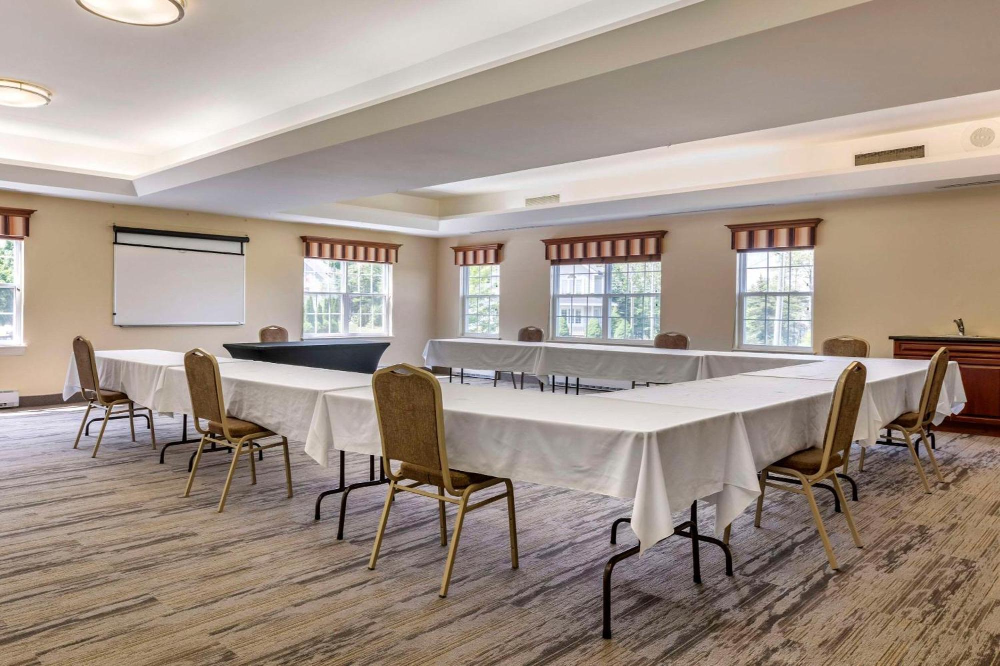 Quality Inn & Suites Quispamsis Rothesay Екстериор снимка