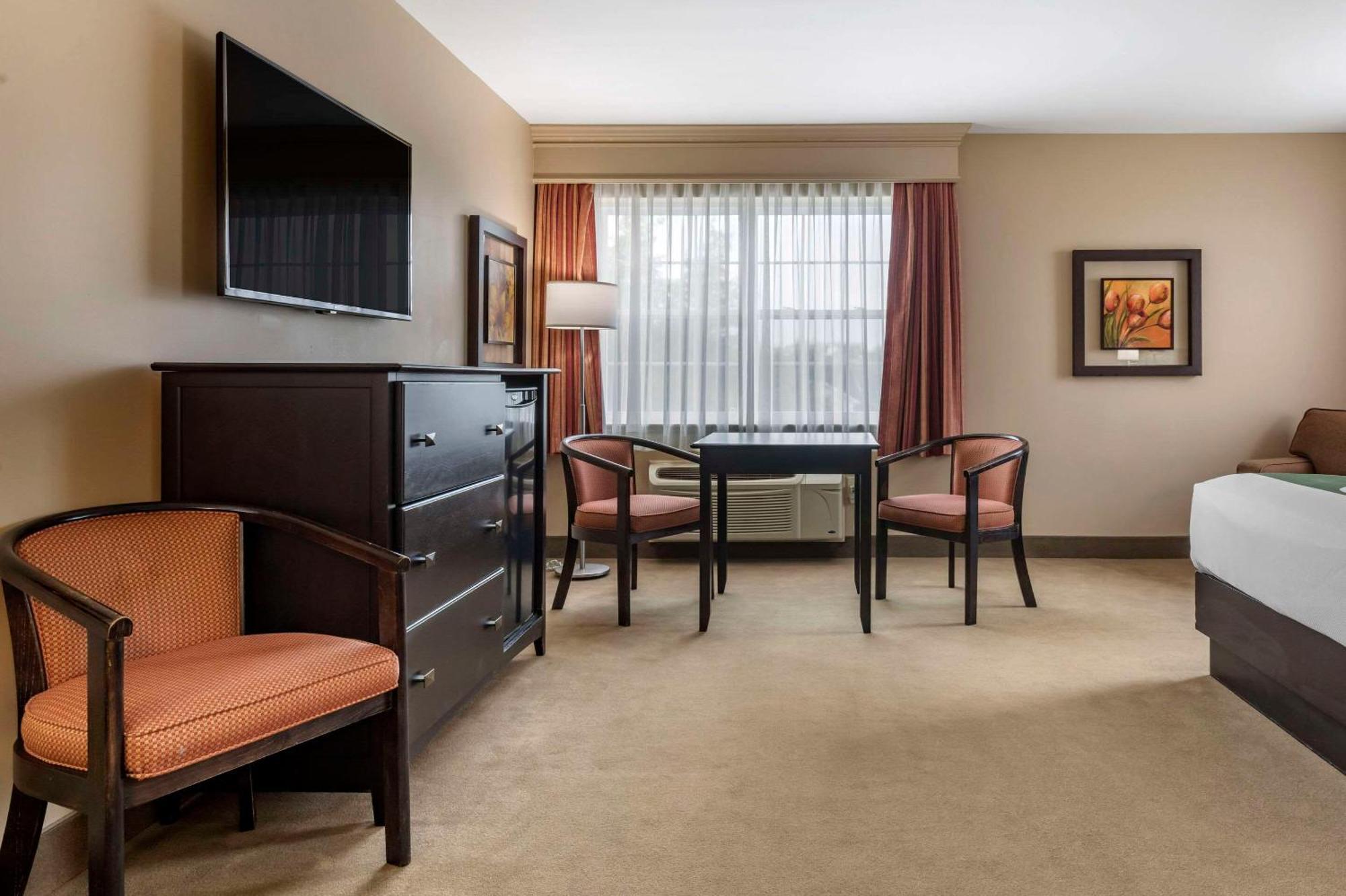 Quality Inn & Suites Quispamsis Rothesay Екстериор снимка