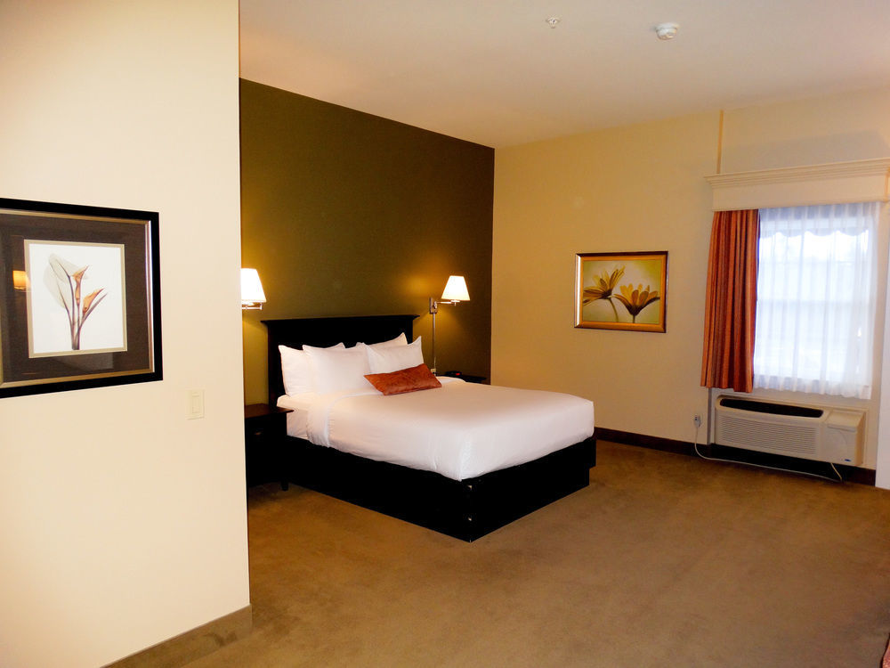 Quality Inn & Suites Quispamsis Rothesay Екстериор снимка